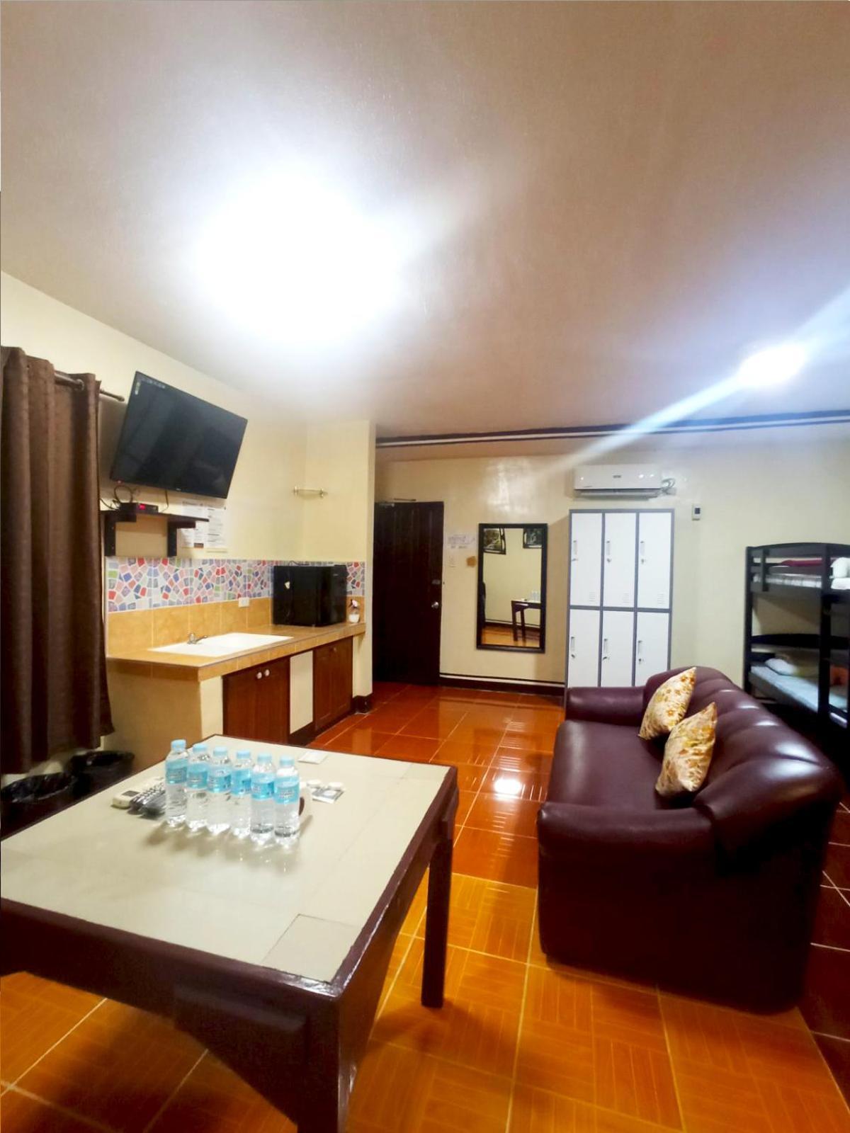 B&J Guesthouse And Tours Città di Tagbilaran Esterno foto