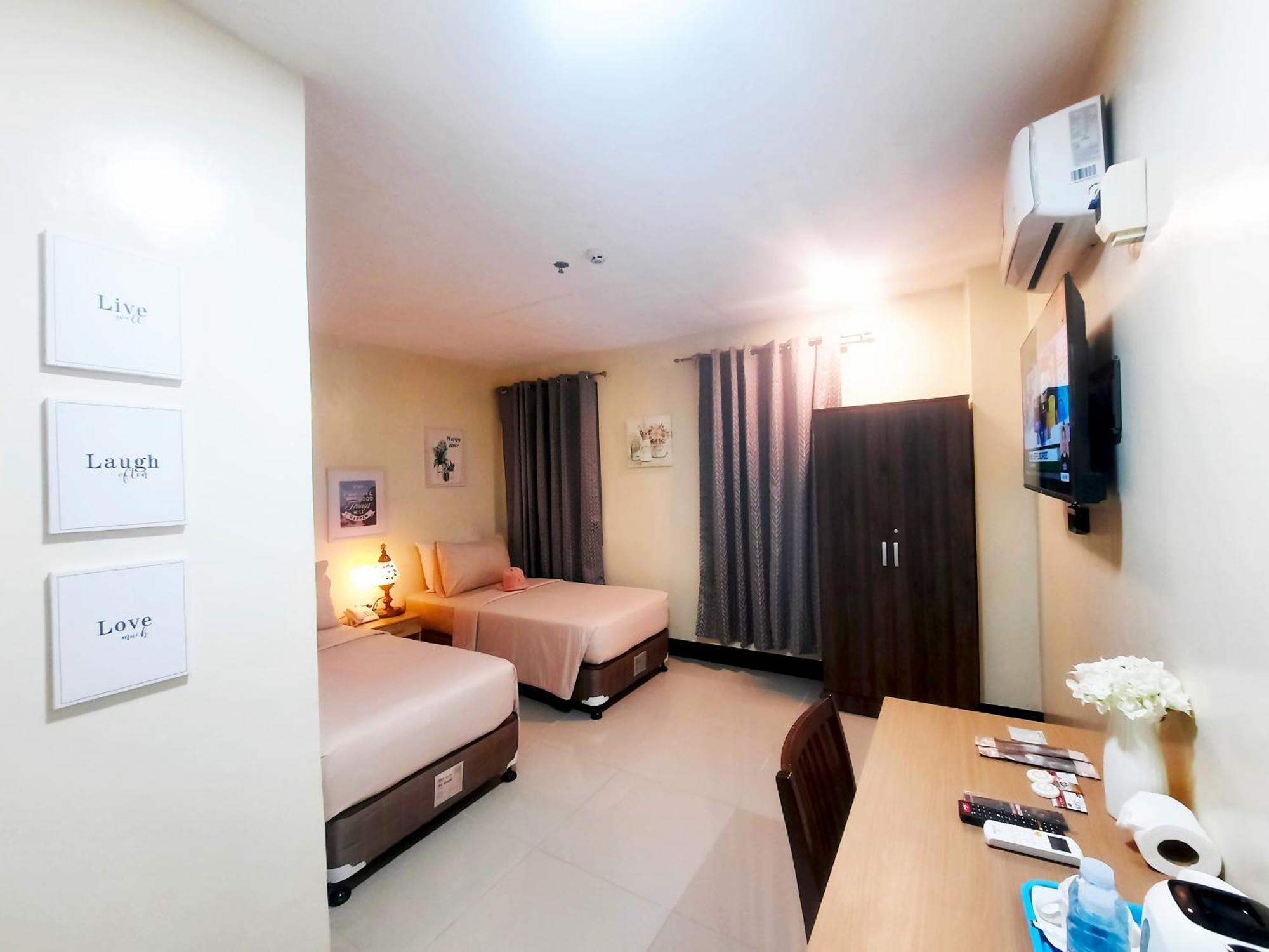 B&J Guesthouse And Tours Città di Tagbilaran Camera foto